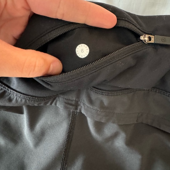 Black Lululemon Speed Up Short - Picture 3 of 3